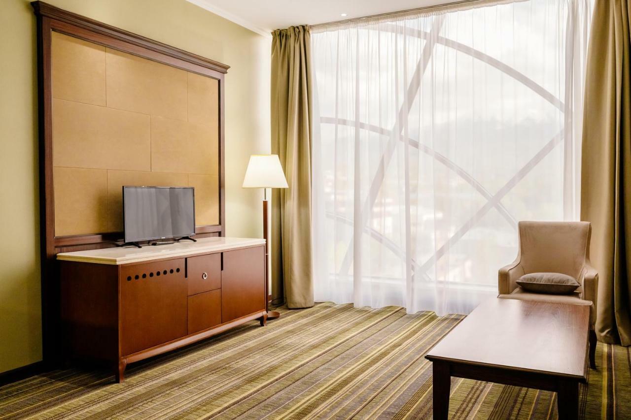 Shera Inn Hotel Almaty Ngoại thất bức ảnh